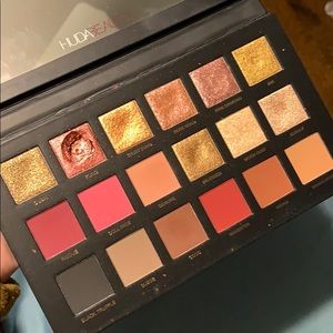 Huda beauty rose gold remastered palette
